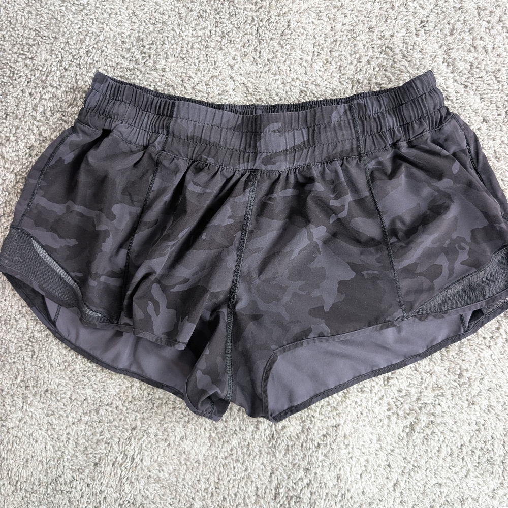 Lululemon Hotty Hot Shorts Black Camo, Size 6 - No Liner, 2in Inseam